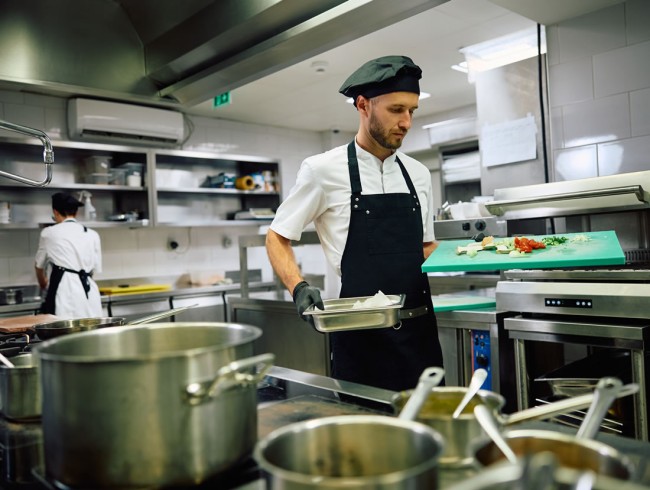 Bleiben Sie auch im stressigen Gastro-Alltag entspannt, mit einem Consulting von Küchenmeisterin Sabine Huber. © Shutterstock