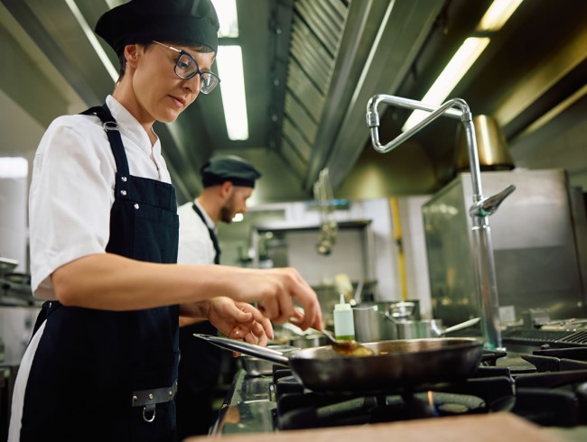 Kurze Wege in der Küche für mehr Routine und schnelleres Arbeiten © Shutterstock